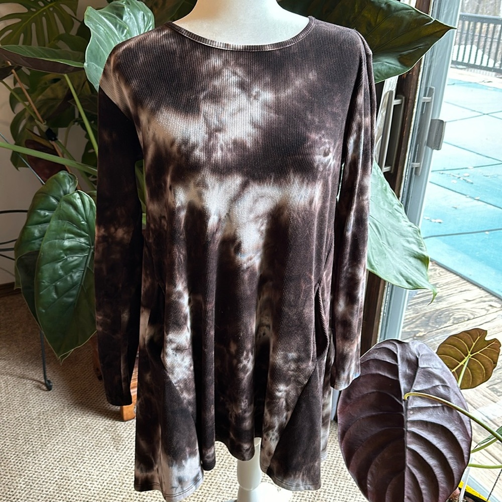 Twist boutique tie dyed tunic size small